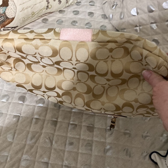 Coach crossbody or shoulder bag with matching billfold/wristlet - Picture 10 of 12